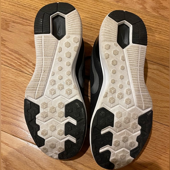 Nike black and white trainers - Picture 2 of 4